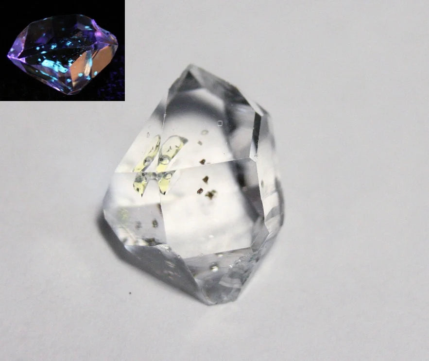 Fluorescent Petroleum Enhydro Oil Diamond Quartz Crystal 4ct AAA 12x9mm