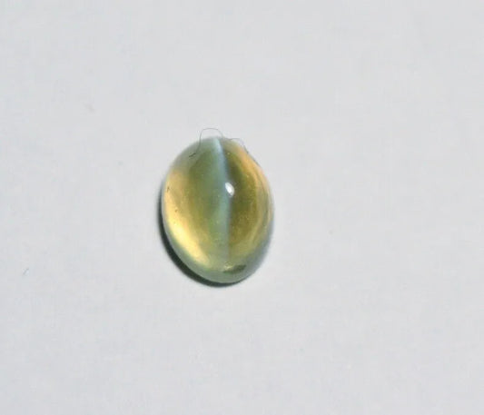 Yellow Chrysoberyl Cats Eye 1.17ct Gem Quality Cats Eye Cabochon 6x4mm