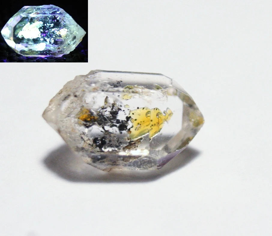 Fluorescent Petroleum Enhydro Oil Diamond Quartz Crystal 2.78ct AAA 11x7mm