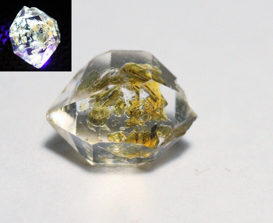 Fluorescent Petroleum Enhydro Oil Diamond Quartz Crystal 2.8ct AAA 11x8mm