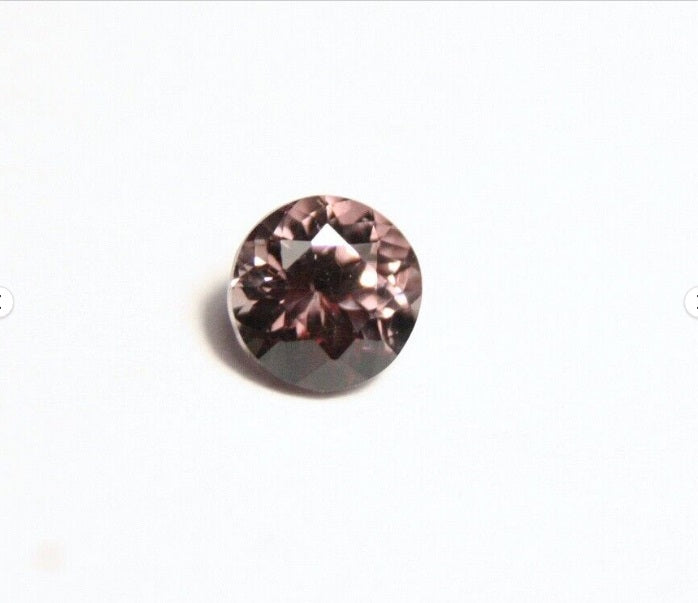 0.6ct Colour Change Garnet Round Cut Fine Gem Rare Superb Colour Change 4.5x4.5mm