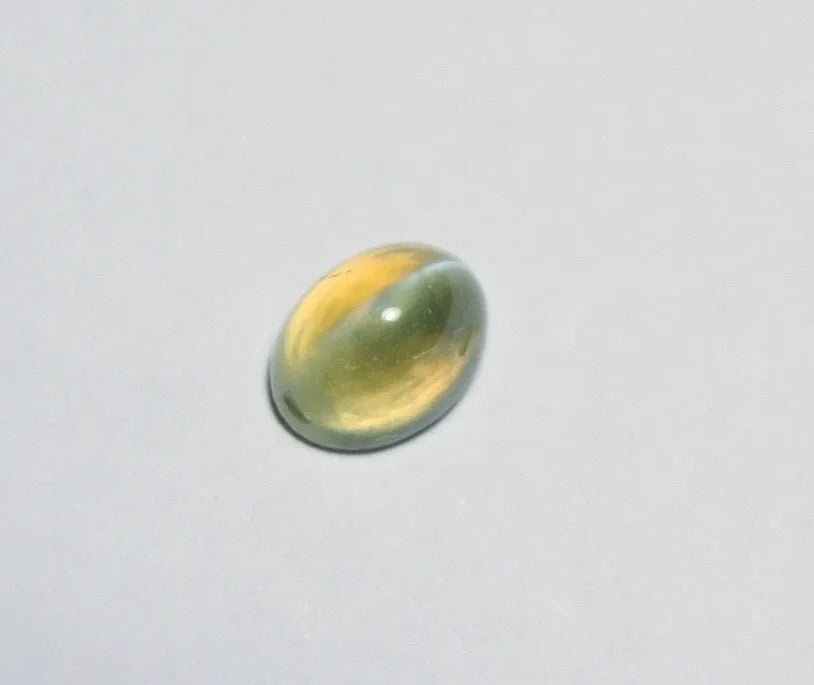 Yellow Chrysoberyl Cats Eye 1.17ct Gem Quality Cats Eye Cabochon 6x4mm