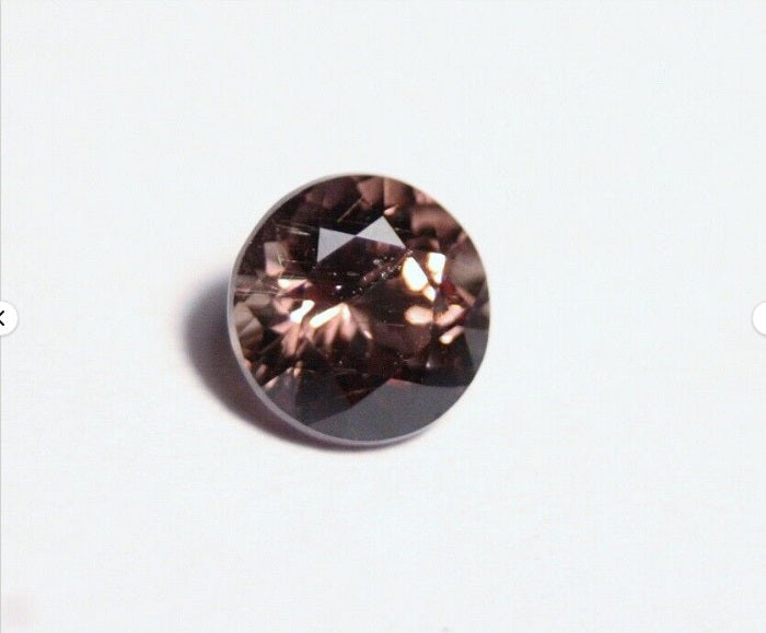 Colour Change Garnet 0.8ct Round Cut Rare Scintillating Gem Tanzania 5x5mm AAA