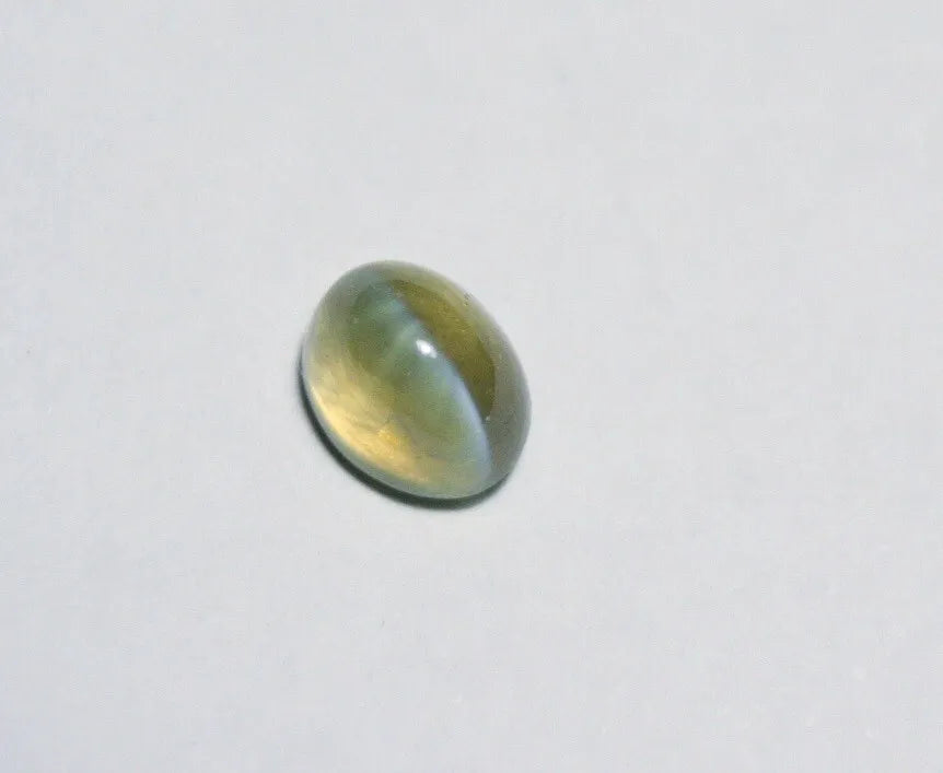 Yellow Chrysoberyl Cats Eye 1.17ct Gem Quality Cats Eye Cabochon 6x4mm