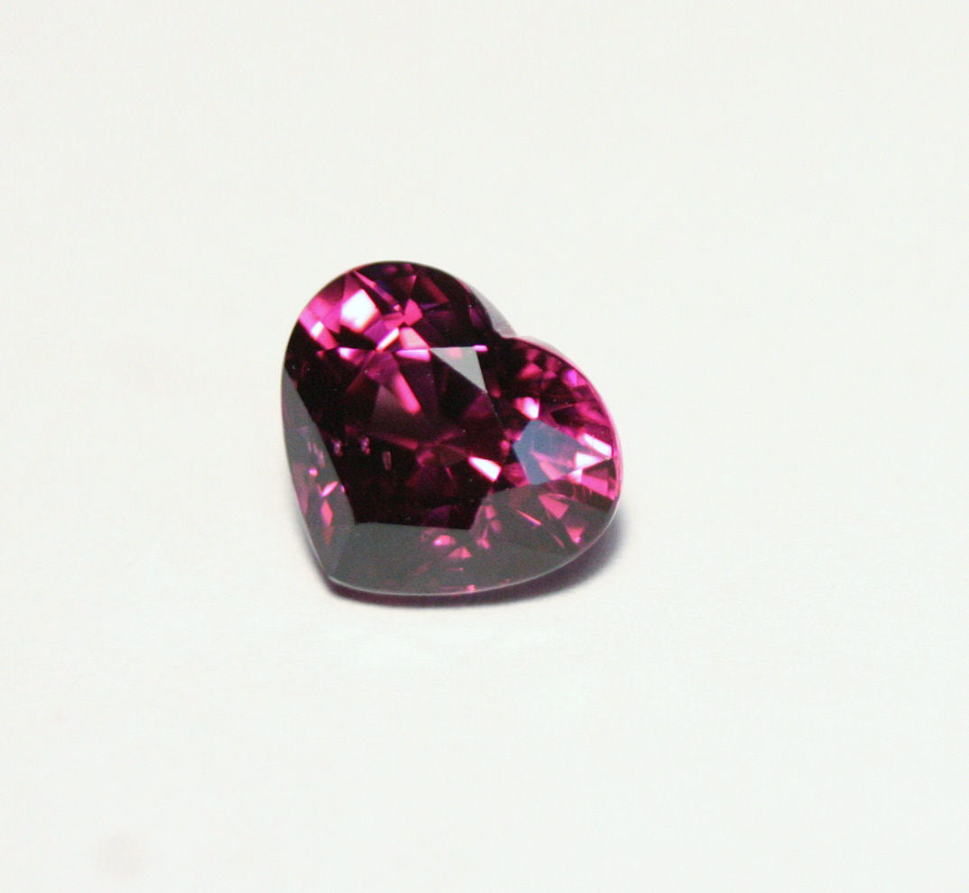 Purple Malaya Garnet 3.5ct Scintillating Colour Shift Garnet Madagascar 9x8mm