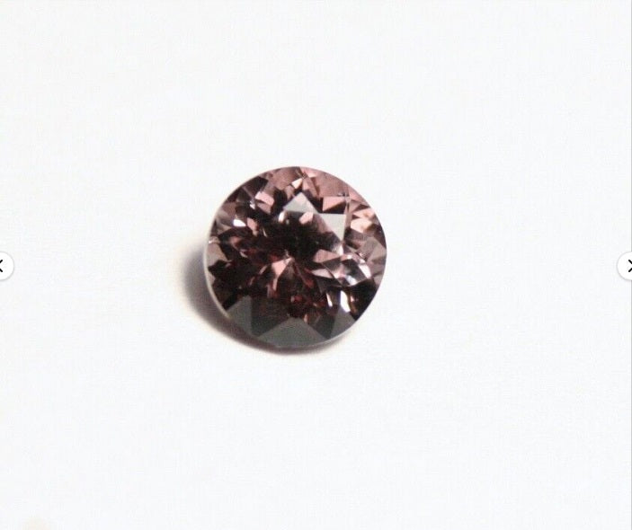 0.6ct Colour Change Garnet Round Cut Fine Gem Rare Superb Colour Change 4.5x4.5mm