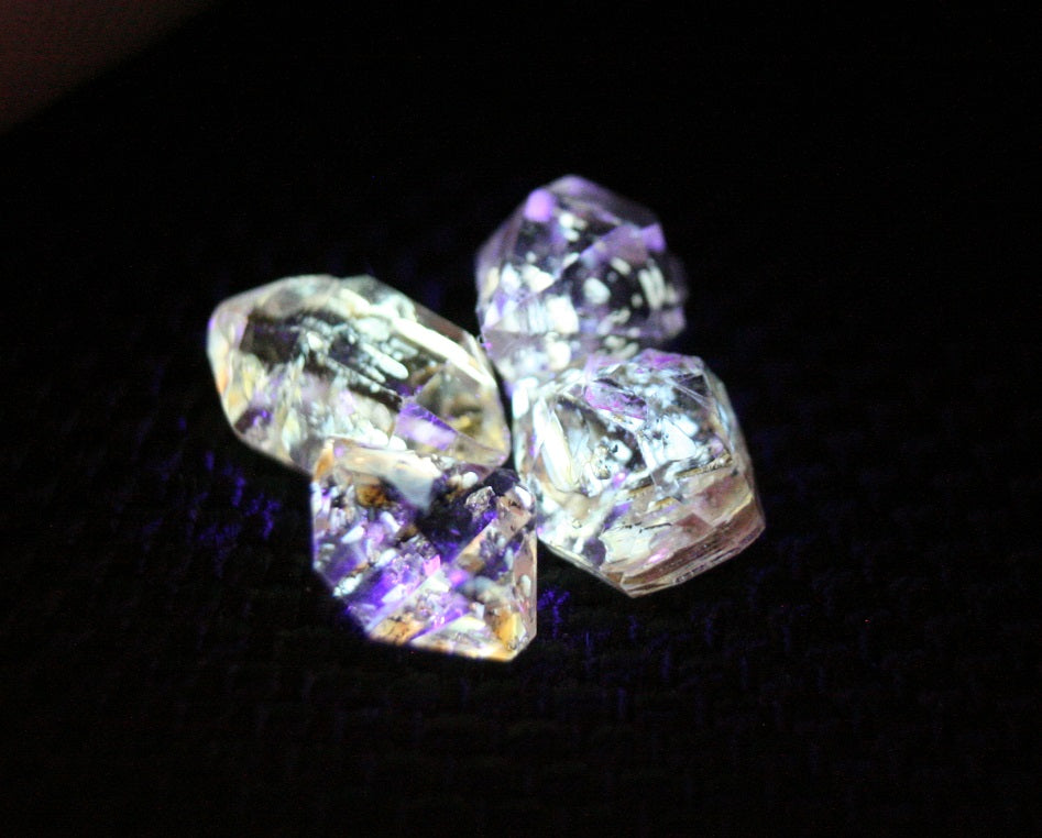 Fluorescent Petroleum Enhydro Oil Diamond Quartz Crystal Lot 4.2ct AAA