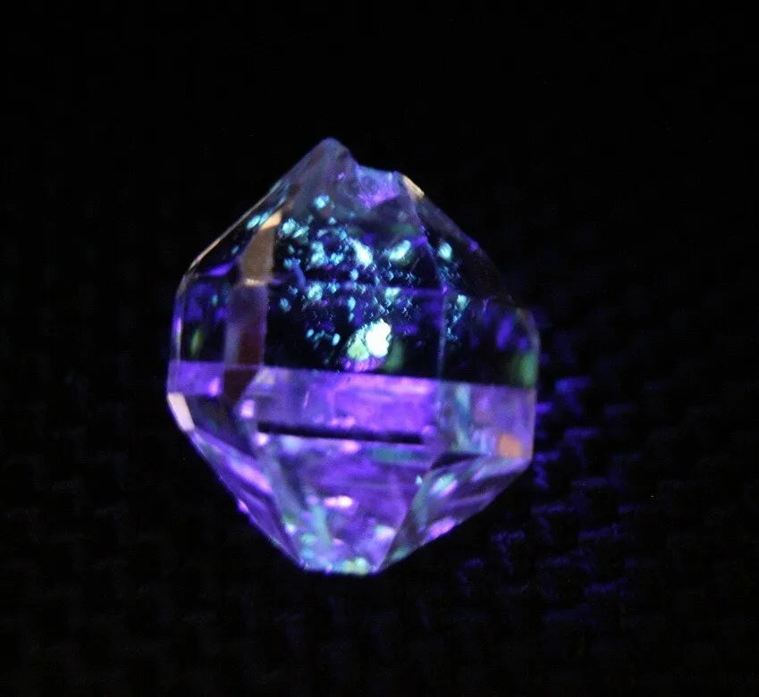 Rare Fluorescent Petroleum Enhydro Oil Diamond Quartz 5.2ct Crystal AAA 12x11mm