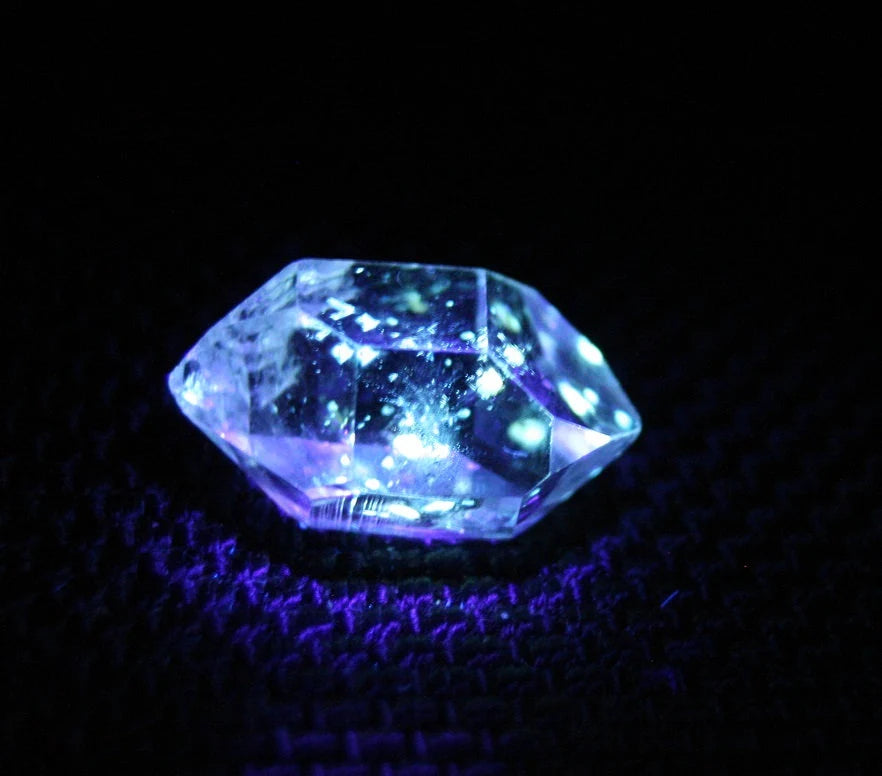 Fluorescent Petroleum Enhydro Oil Diamond Quartz 5.1ct Crystal AAA 14x8mm