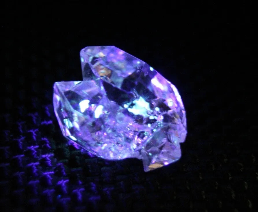 Rare Fluorescent Petroleum Enhydro Oil Diamond Quartz 5ct Crystal AAA 12x10mm