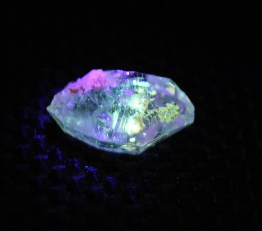 Fluorescent Petroleum Enhydro Oil Diamond Quartz Crystal 1.94ct AAA 11x6mm