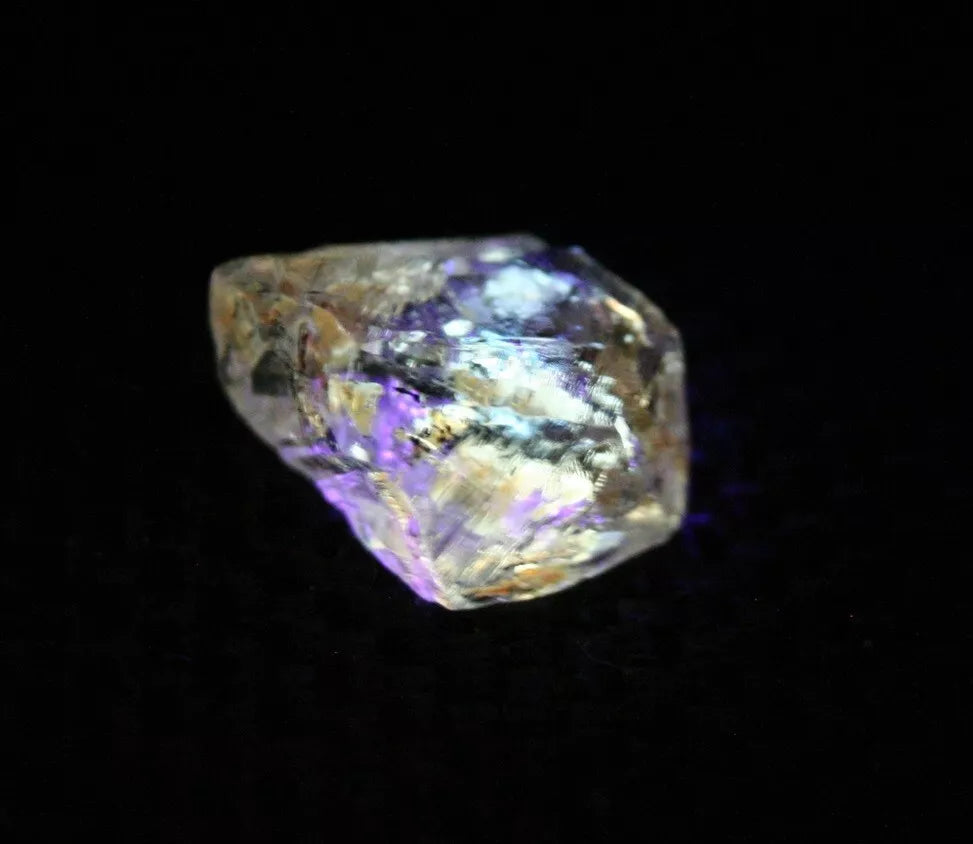 Fluorescent Petroleum Enhydro Oil Diamond Quartz Crystal 3ct 10x8mm