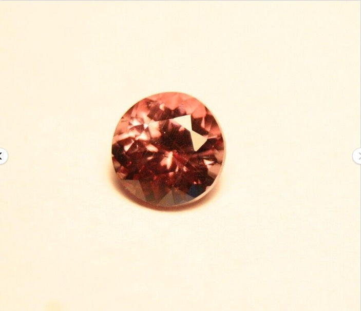 0.6ct Colour Change Garnet Round Cut Fine Gem Rare Superb Colour Change 4.5x4.5mm