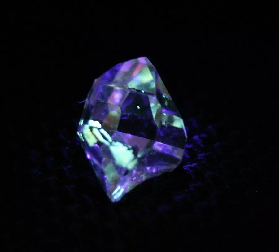 Rare Fluorescent Petroleum Enhydro Oil Diamond Quartz Crystal 2.5ct 10x7mm