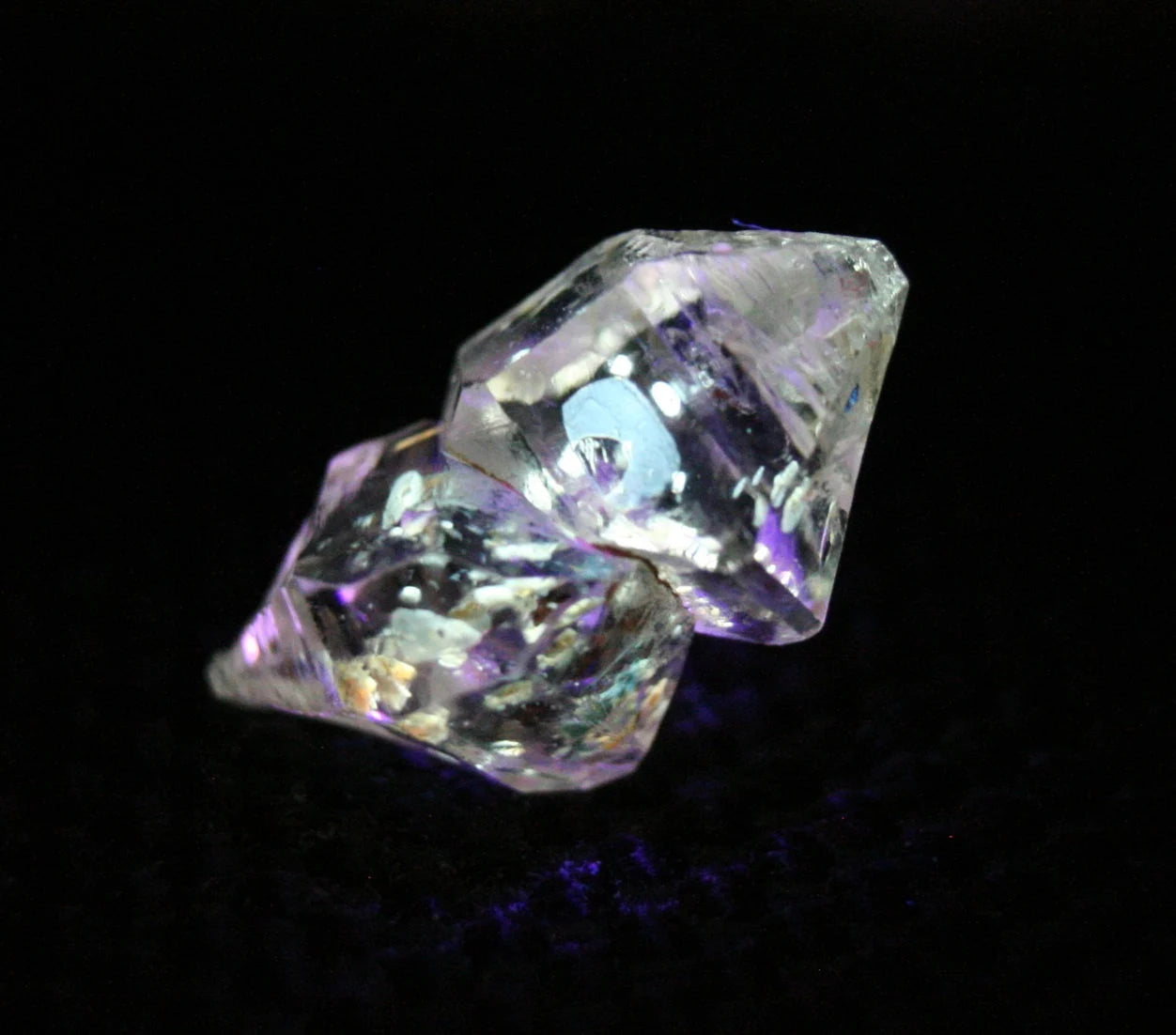 Fluorescent Petroleum Enhydro Oil Diamond Quartz Twinned Crystal 3.6ct AAA 14x8mm