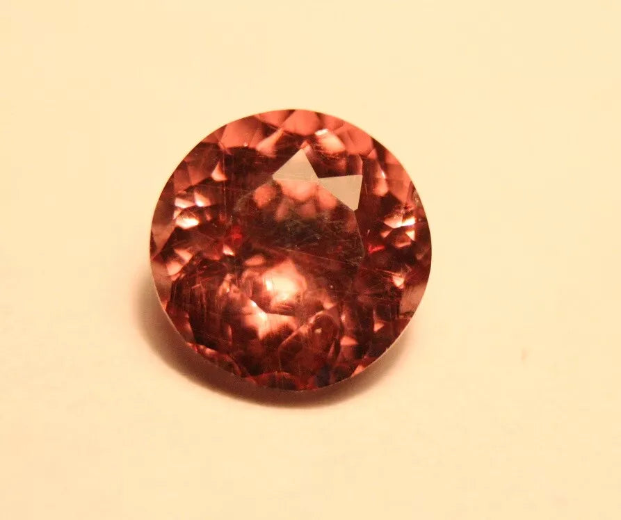 Colour Change Garnet 1.5ct Round Cut Gem with Rare Colour Change Tanzania 6x6mm