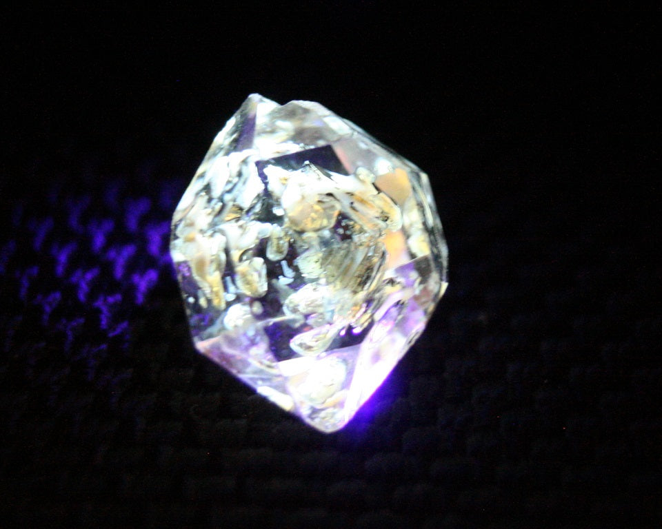 Fluorescent Petroleum Enhydro Oil Diamond Quartz Crystal 2.8ct AAA 11x8mm