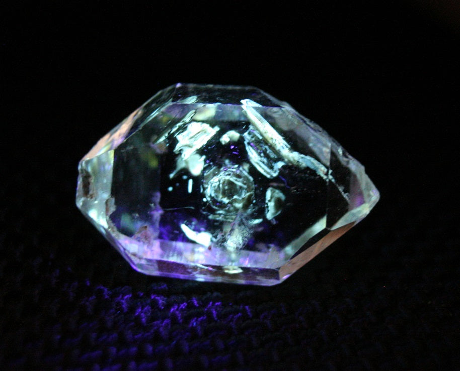 Fluorescent Petroleum Enhydro Oil Diamond Quartz Crystal 7ct AAA 17x11mm