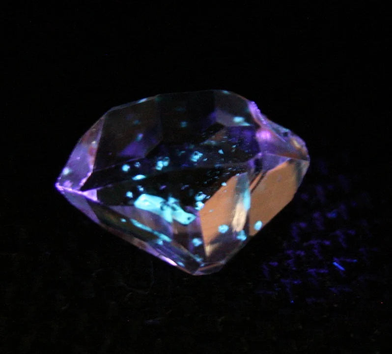 Fluorescent Petroleum Enhydro Oil Diamond Quartz Crystal 4ct AAA 12x9mm