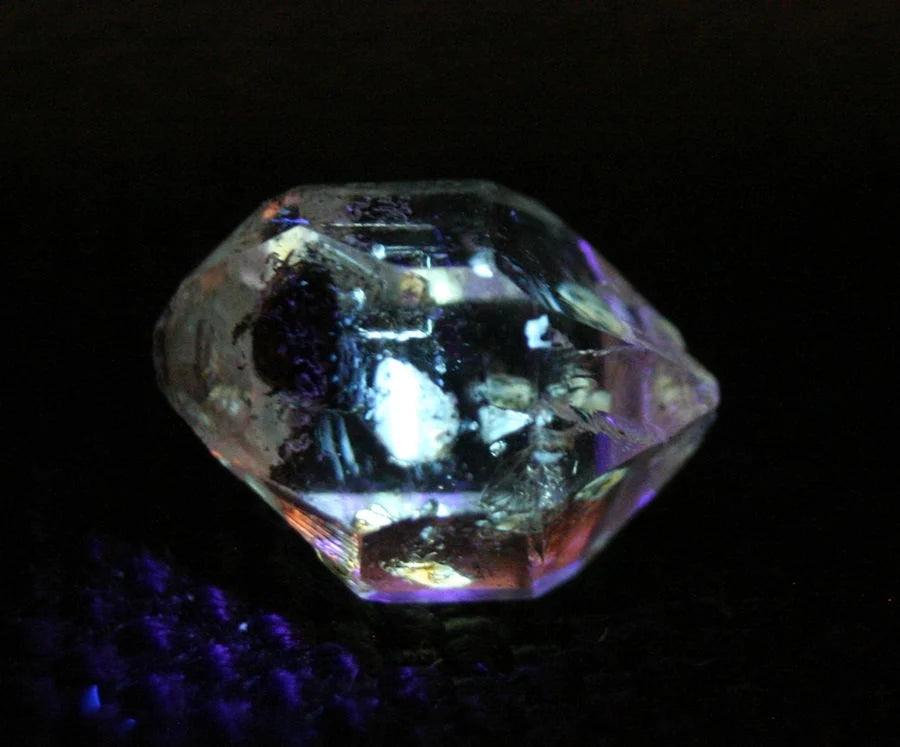 Fluorescent Petroleum Enhydro Oil Diamond Quartz Crystal 3.66ct AAA 11x8mm