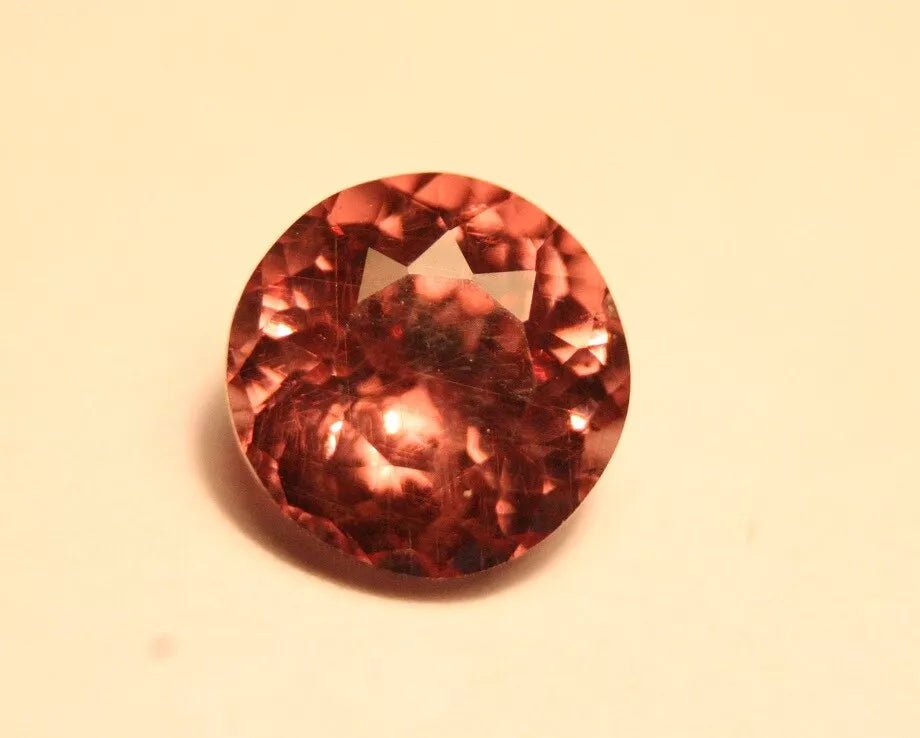 Colour Change Garnet 1.5ct Round Cut Gem with Rare Colour Change Tanzania 6x6mm