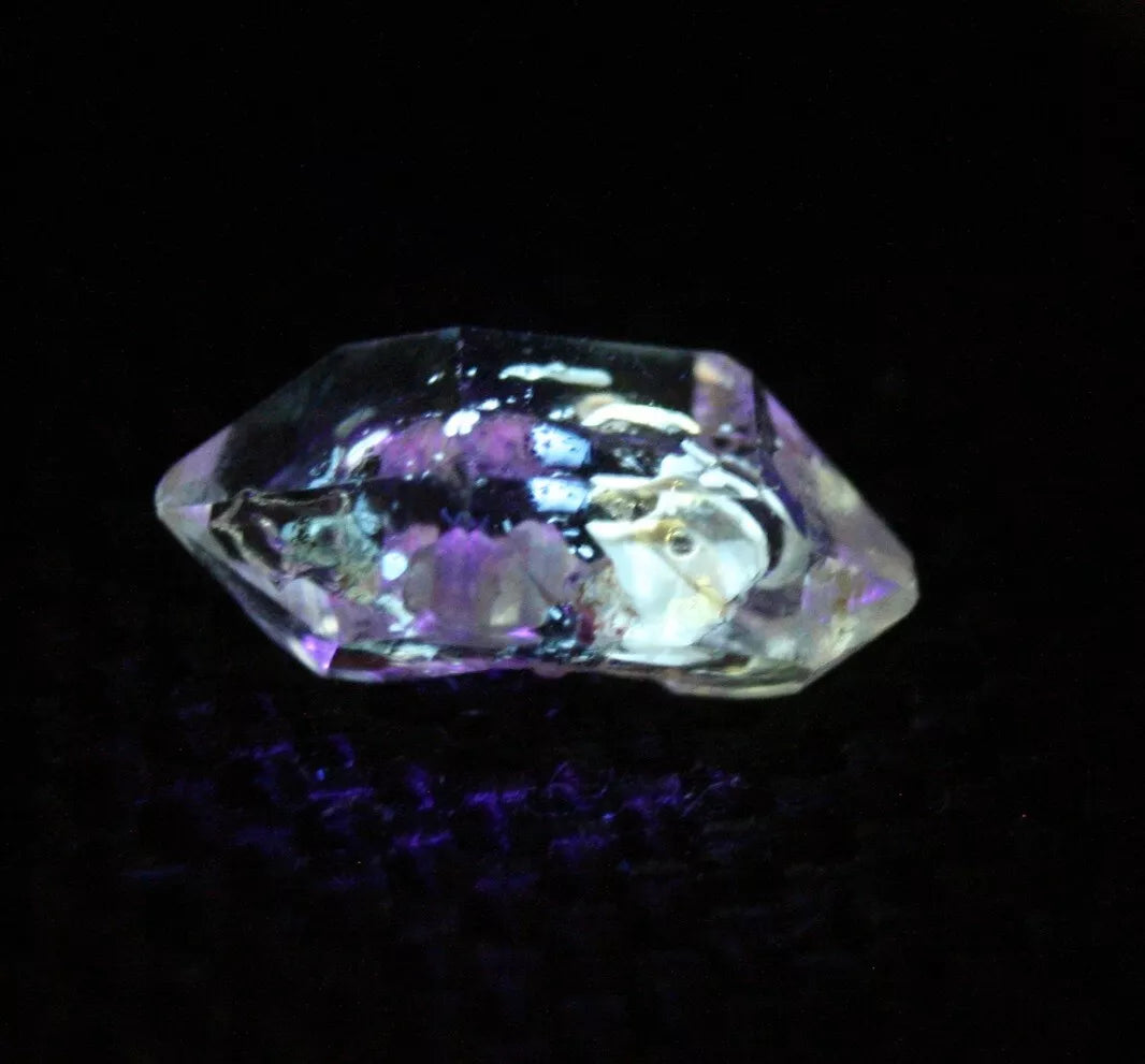 Fluorescent Petroleum Enhydro Oil Diamond Quartz Crystal 2.3ct 13x6mm