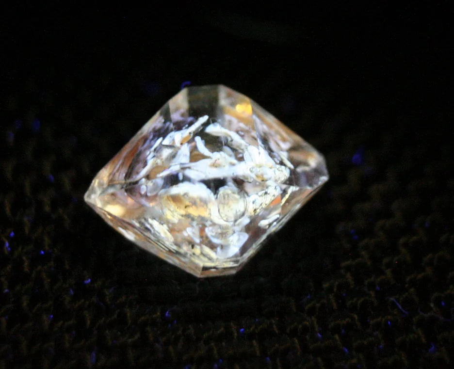 Fluorescent Petroleum Enhydro Oil Diamond Quartz Crystal 3.6ct AAA 11x10mm