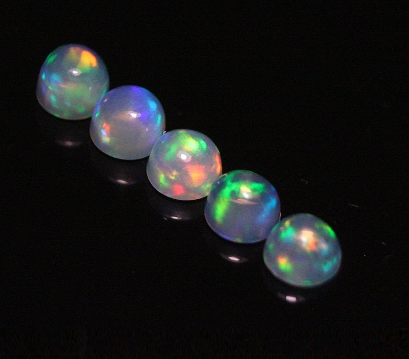 Welo Crystal Opal Round 4x4mm Cabochons 5pc Lot 1.29ct AAA Jelly Opal