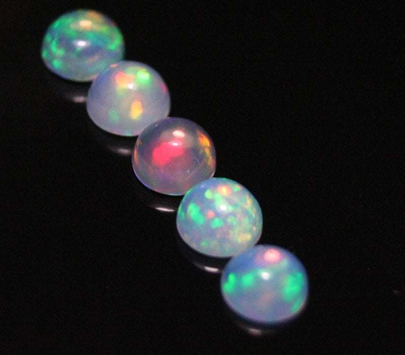 Welo Crystal Opal Round 4x4mm Cabochons 5pc Lot 0.97ct AAA Jelly Opal