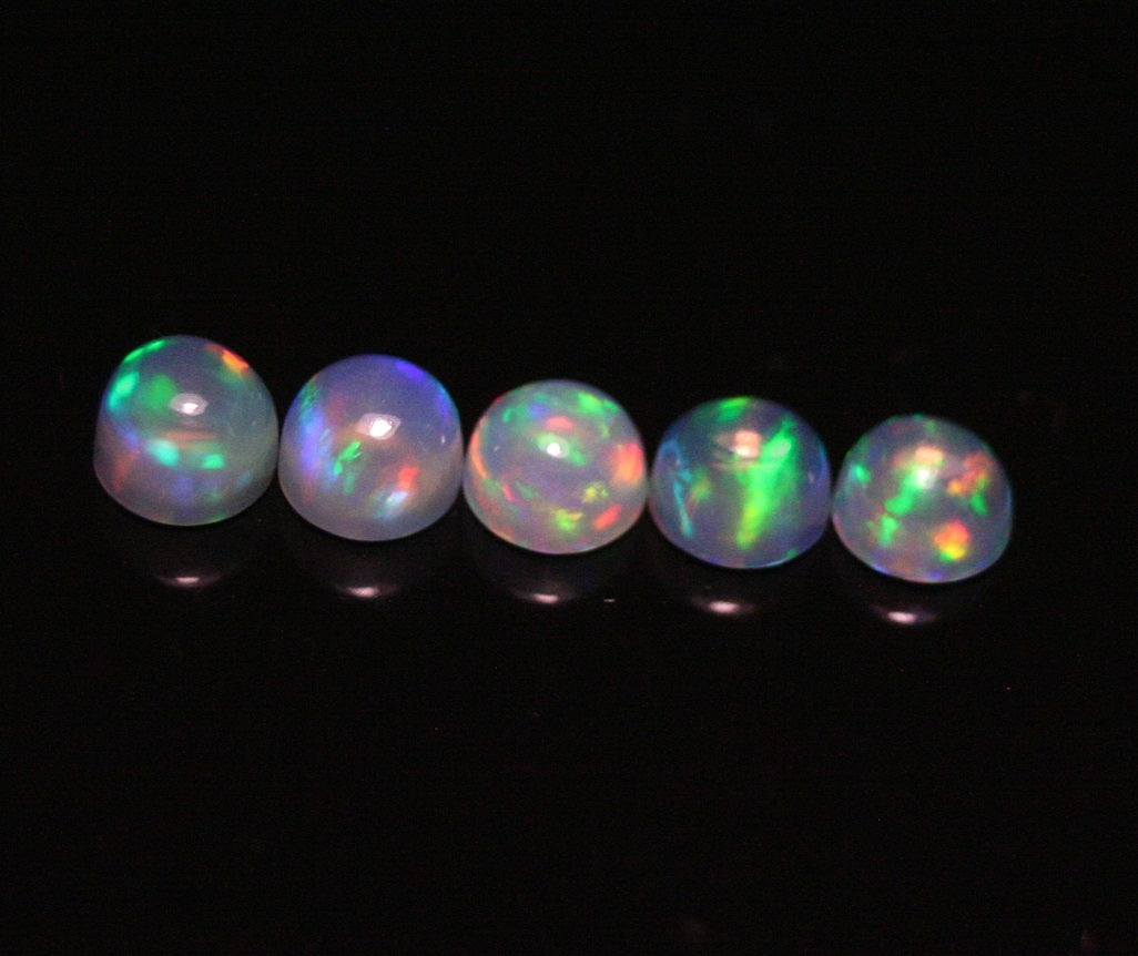 Welo Crystal Opal Round 4x4mm Cabochons 5pc Lot 1.29ct AAA Jelly Opal