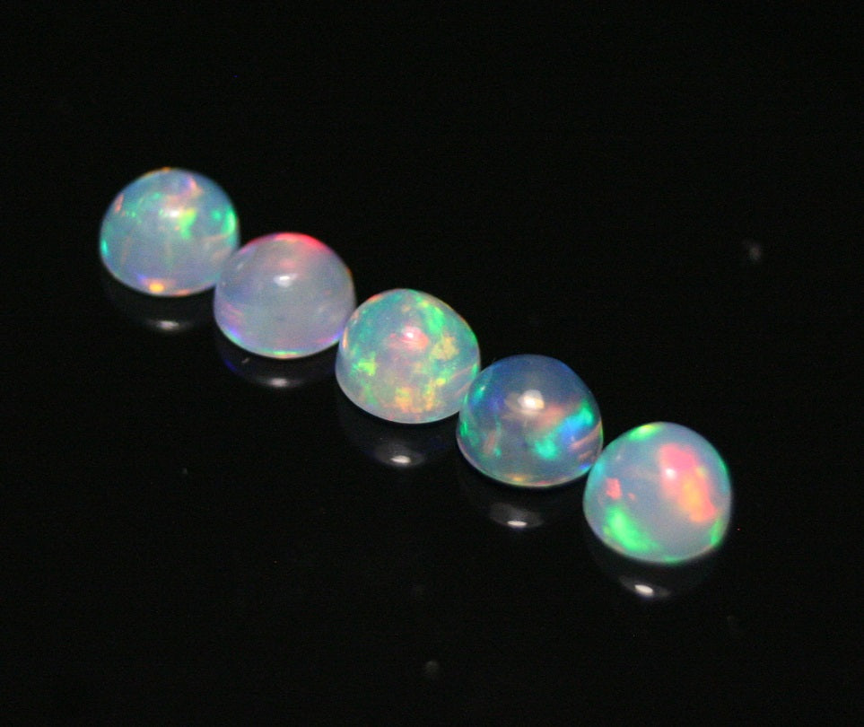 Welo Crystal Opal Round 4x4mm Cabochons 5pc Lot 1.09ct AAA Jelly Opal