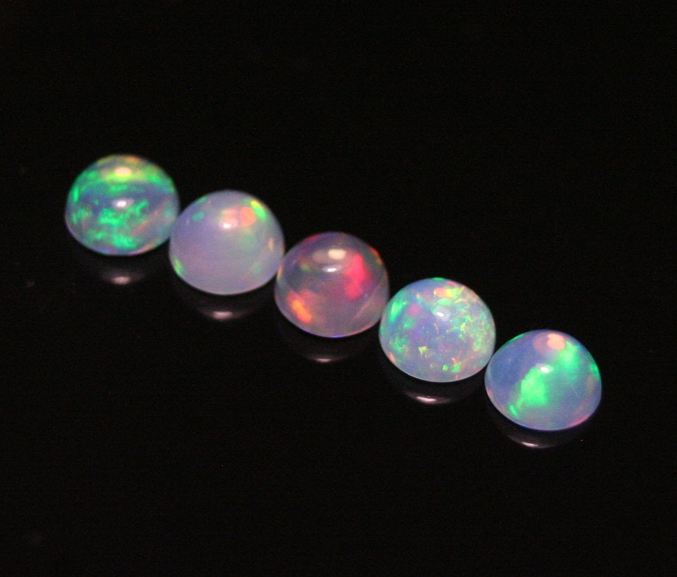 Welo Crystal Opal Round 4x4mm Cabochons 5pc Lot 0.97ct AAA Jelly Opal