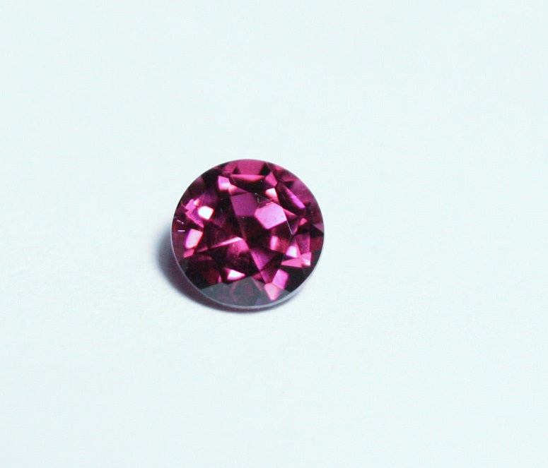 Purple Malaya Garnet 0.44ct Scintillating Round Natural Malaya Garnet Madagascar 4x4mm