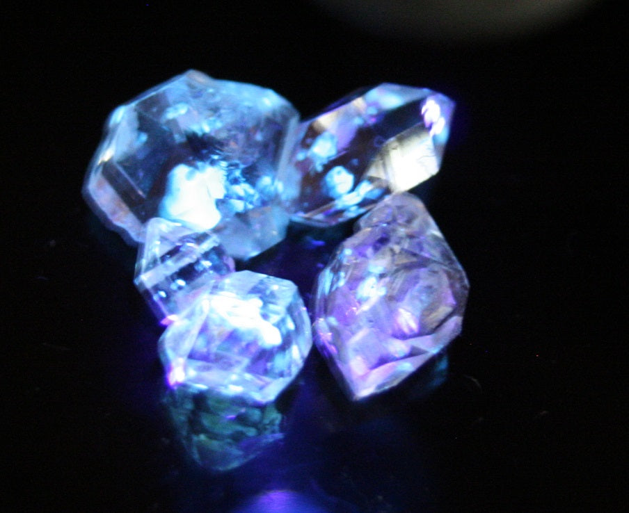 3.8ct Rare Fluorescent Petroleum Enhydro Oil Diamond Quartz Crystal 4pc Lot