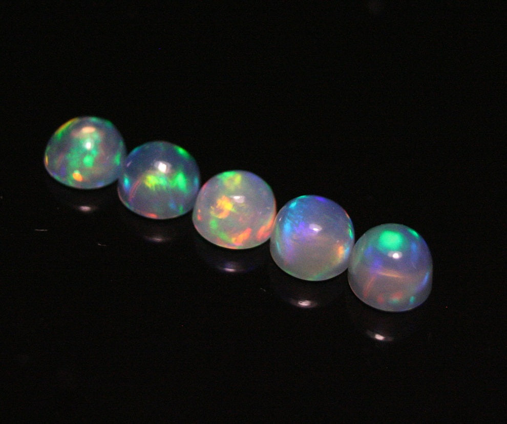 Welo Crystal Opal Round 4x4mm Cabochons 5pc Lot 1.29ct AAA Jelly Opal